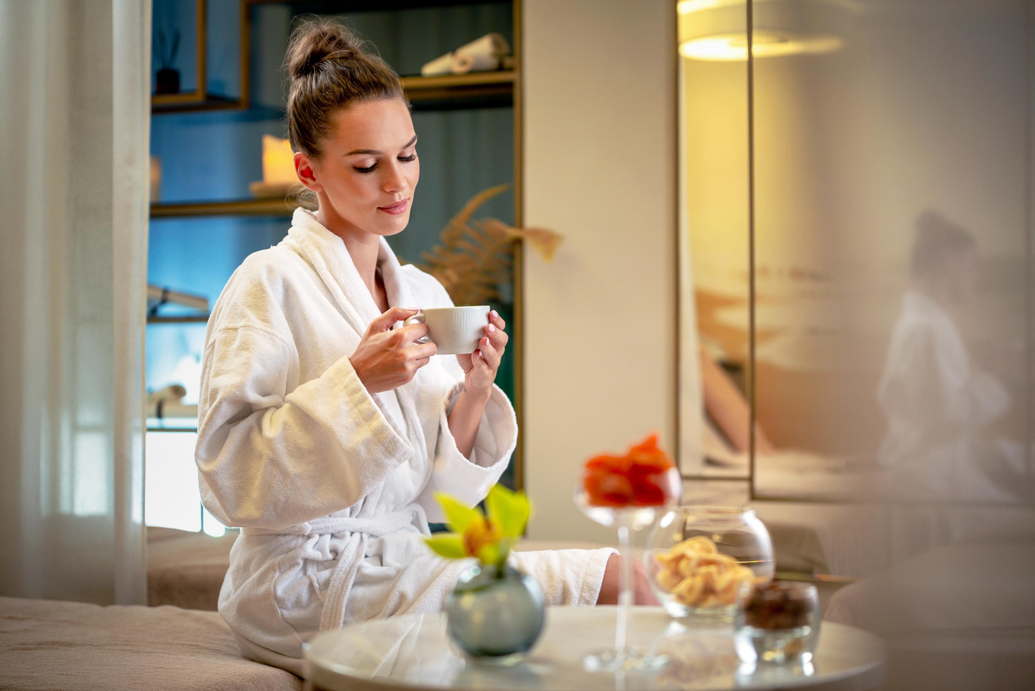 فندق جراند بويت باي سيماراه ريغا المظهر الخارجي الصورة A woman wearing a bathrobe