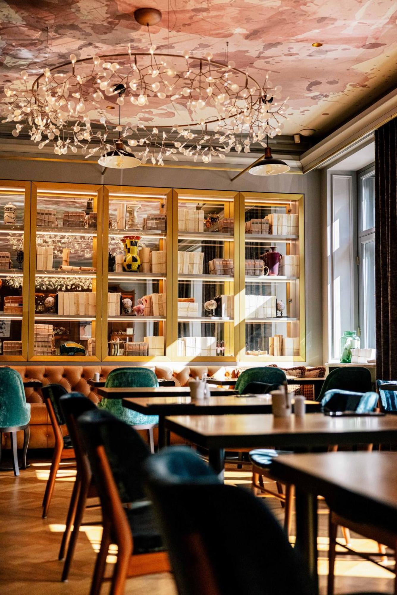 فندق جراند بويت باي سيماراه ريغا المظهر الخارجي الصورة The Library at The Ivy, St John's Wood