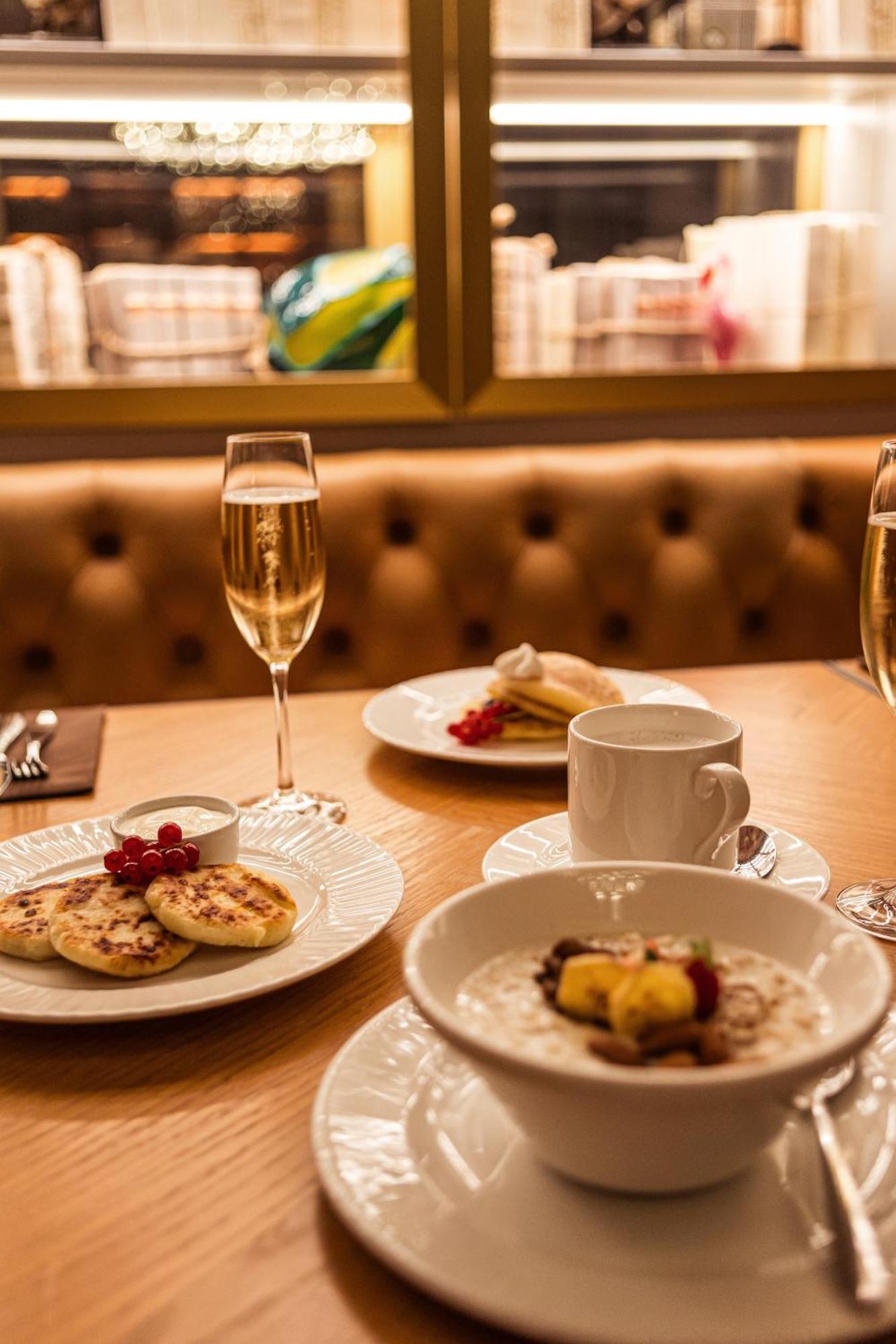 فندق جراند بويت باي سيماراه ريغا المظهر الخارجي الصورة A glass of champagne